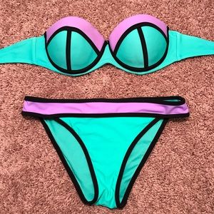 Women’s green and purple triangle look-a-like